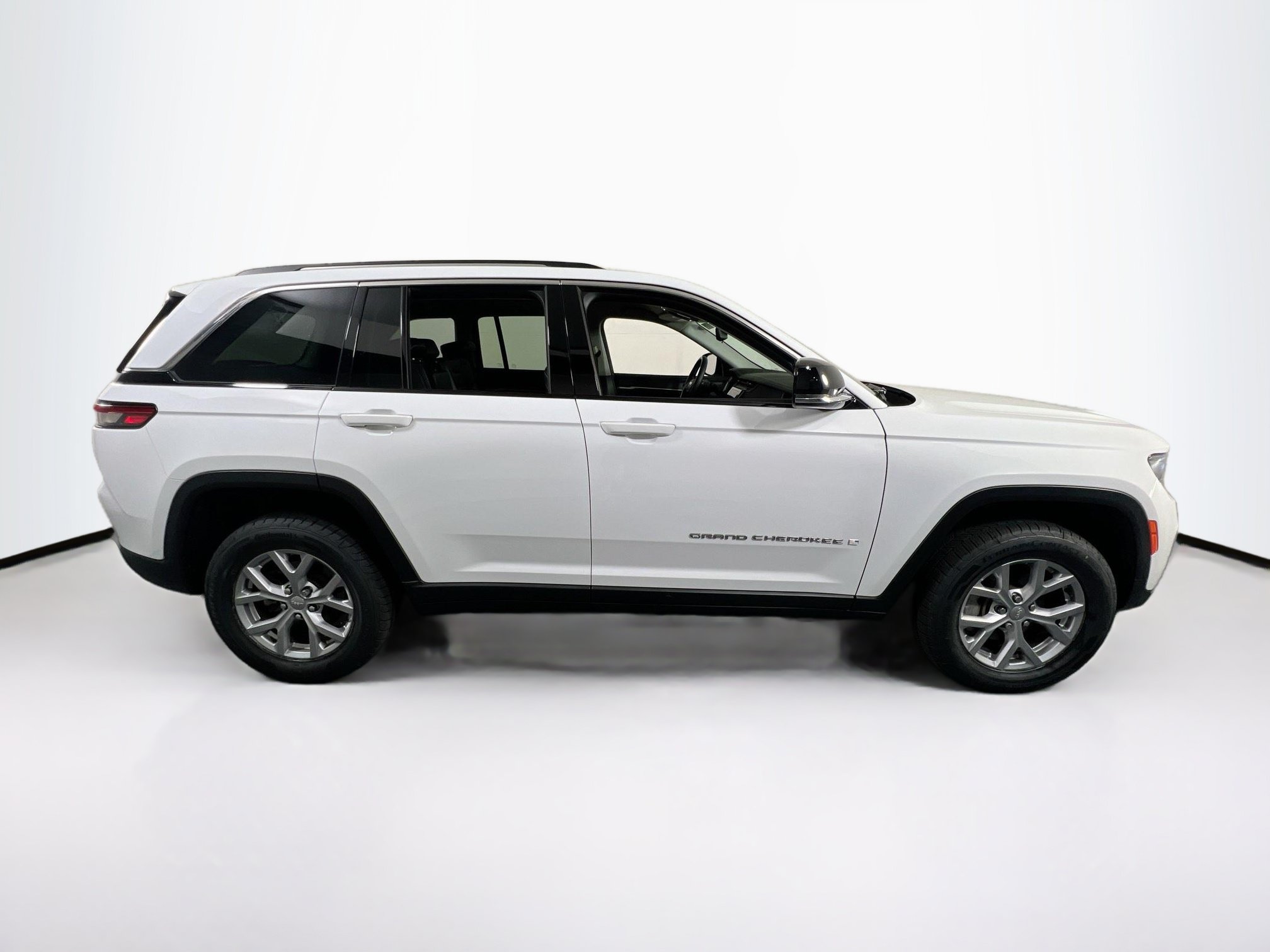 Used 2022 Jeep Grand Cherokee Limited AWD/4WD image 4
