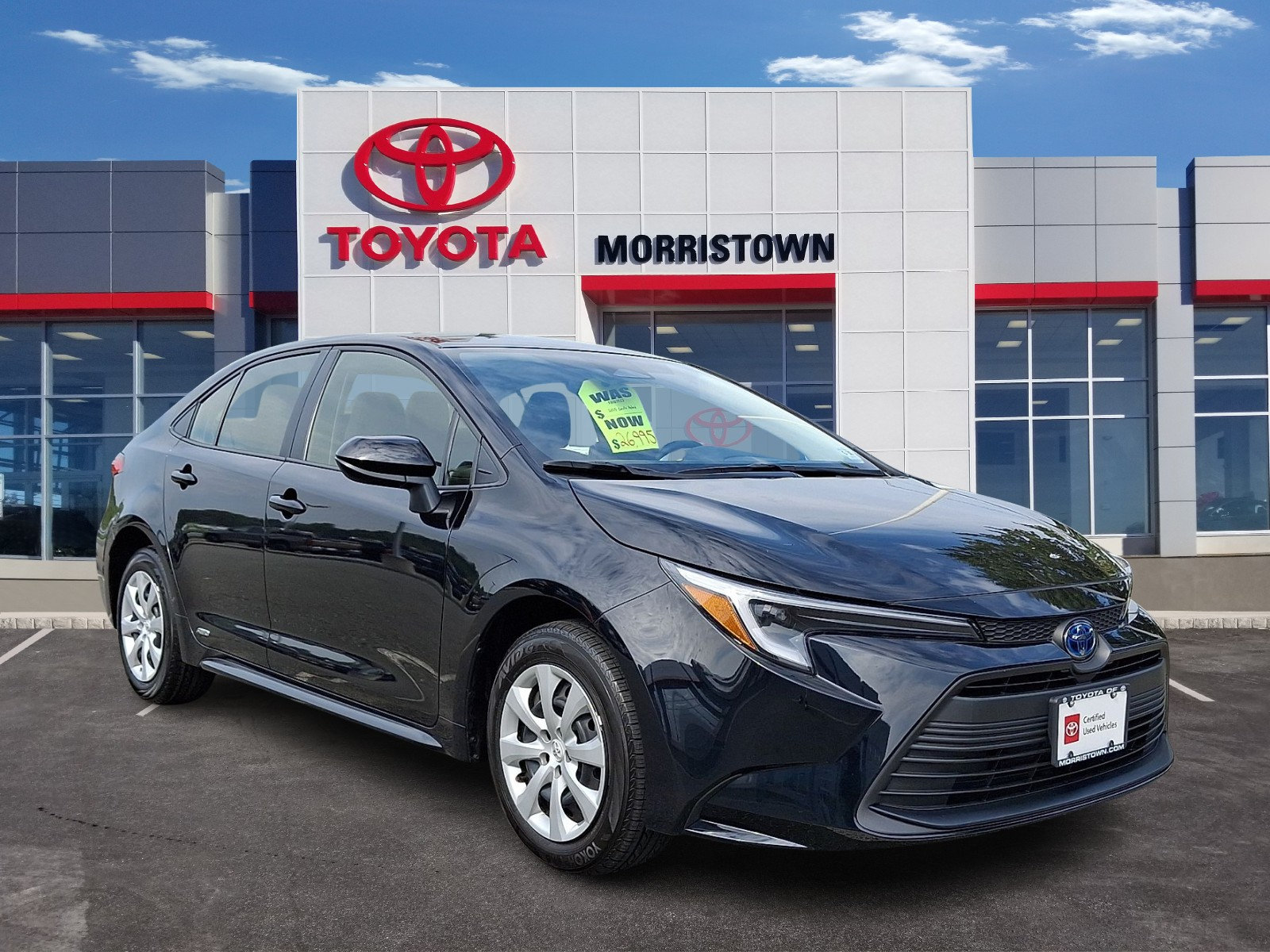 Certified 2025 Toyota Corolla LE AWD/4WD image 1