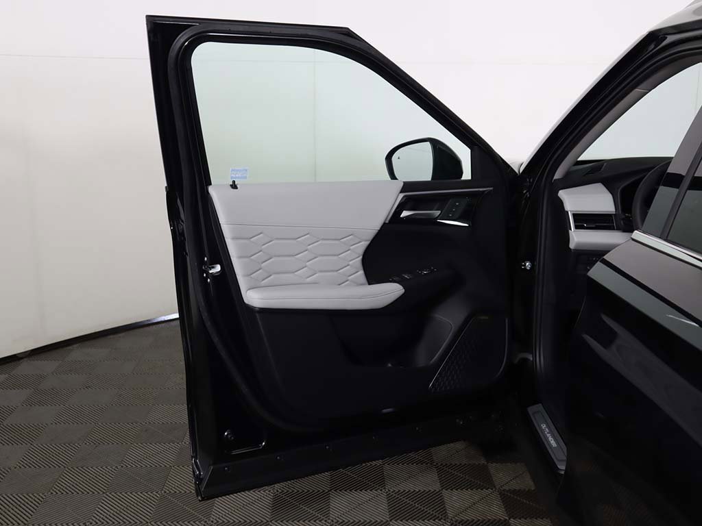 New 2025 Mitsubishi Outlander AWD image 26