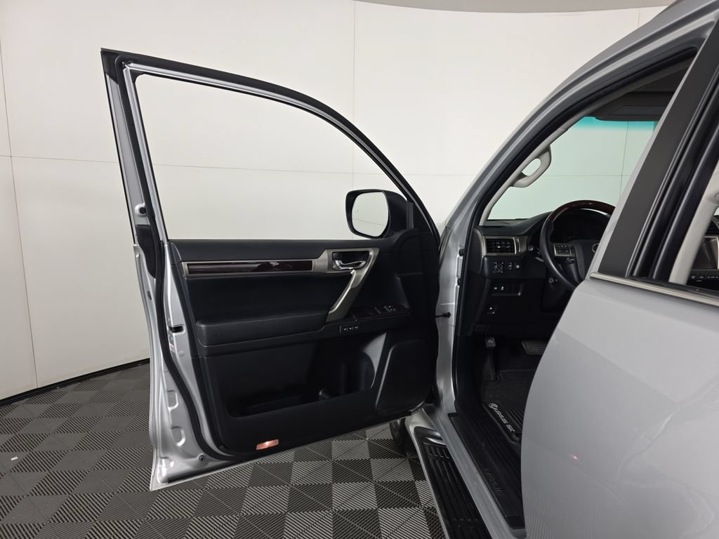 Used 2015 Lexus GX 460 w/ Premium Package AWD/4WD image 23