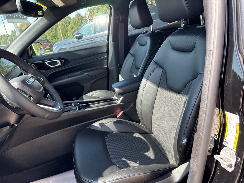 New 2026 Jeep Compass Latitude AWD/4WD image 10