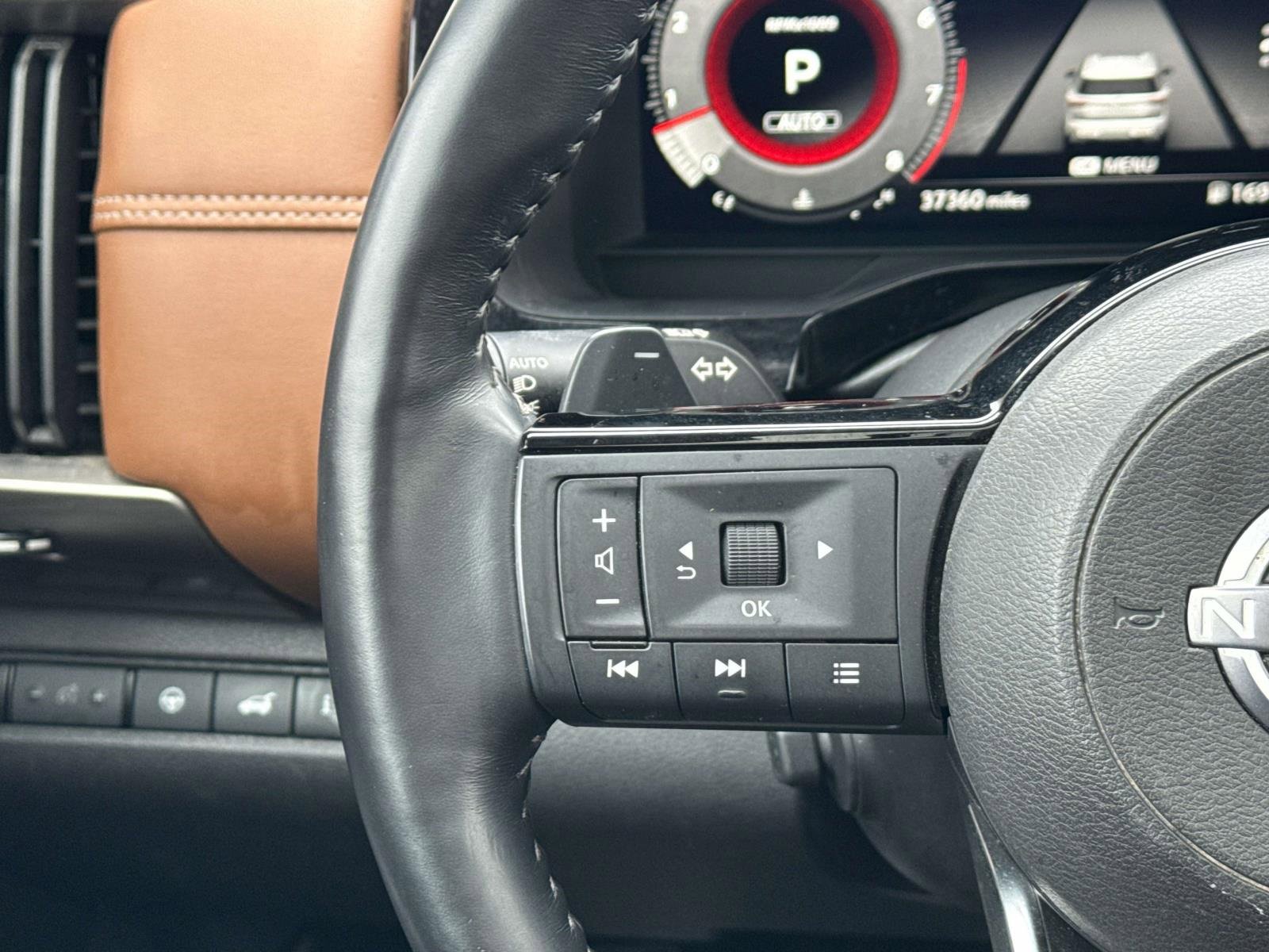 Used 2023 Nissan Pathfinder Platinum image 17