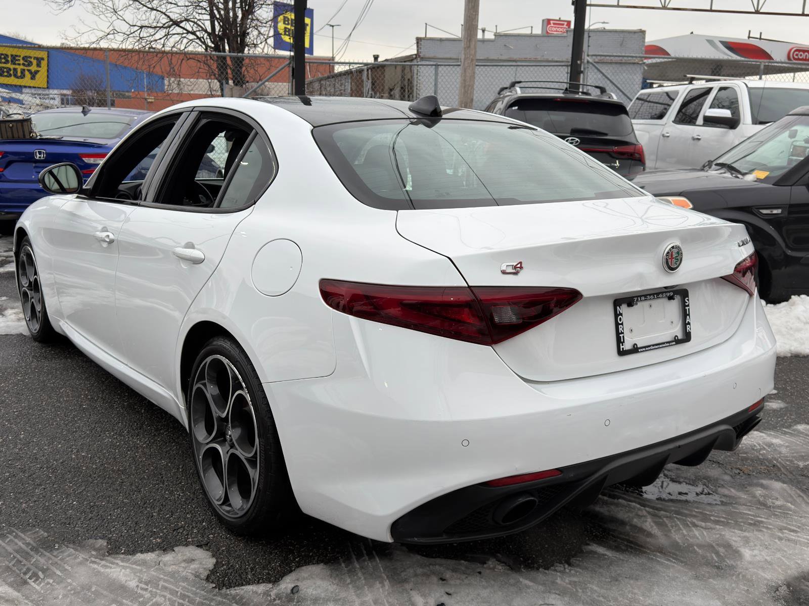 Used 2022 Alfa Romeo Giulia Veloce image 6