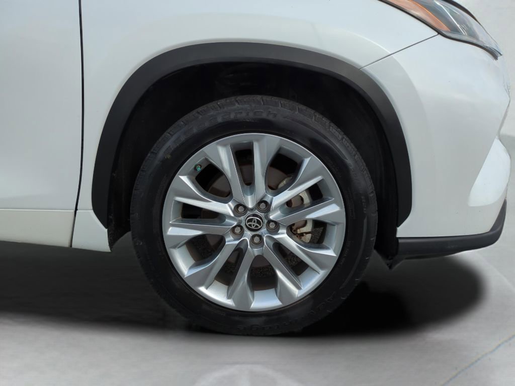 Used 2022 Toyota Highlander Limited image 18