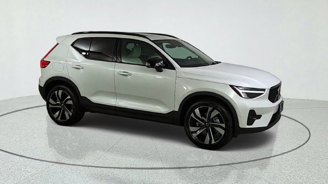 New 2026 Volvo XC40 B5 Plus w/ Protection Package Premier AWD/4WD image 2