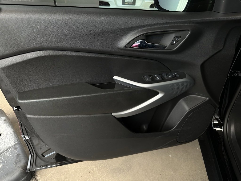 New 2025 Chevrolet Trax RS w/ Driver Confidence Package image 11