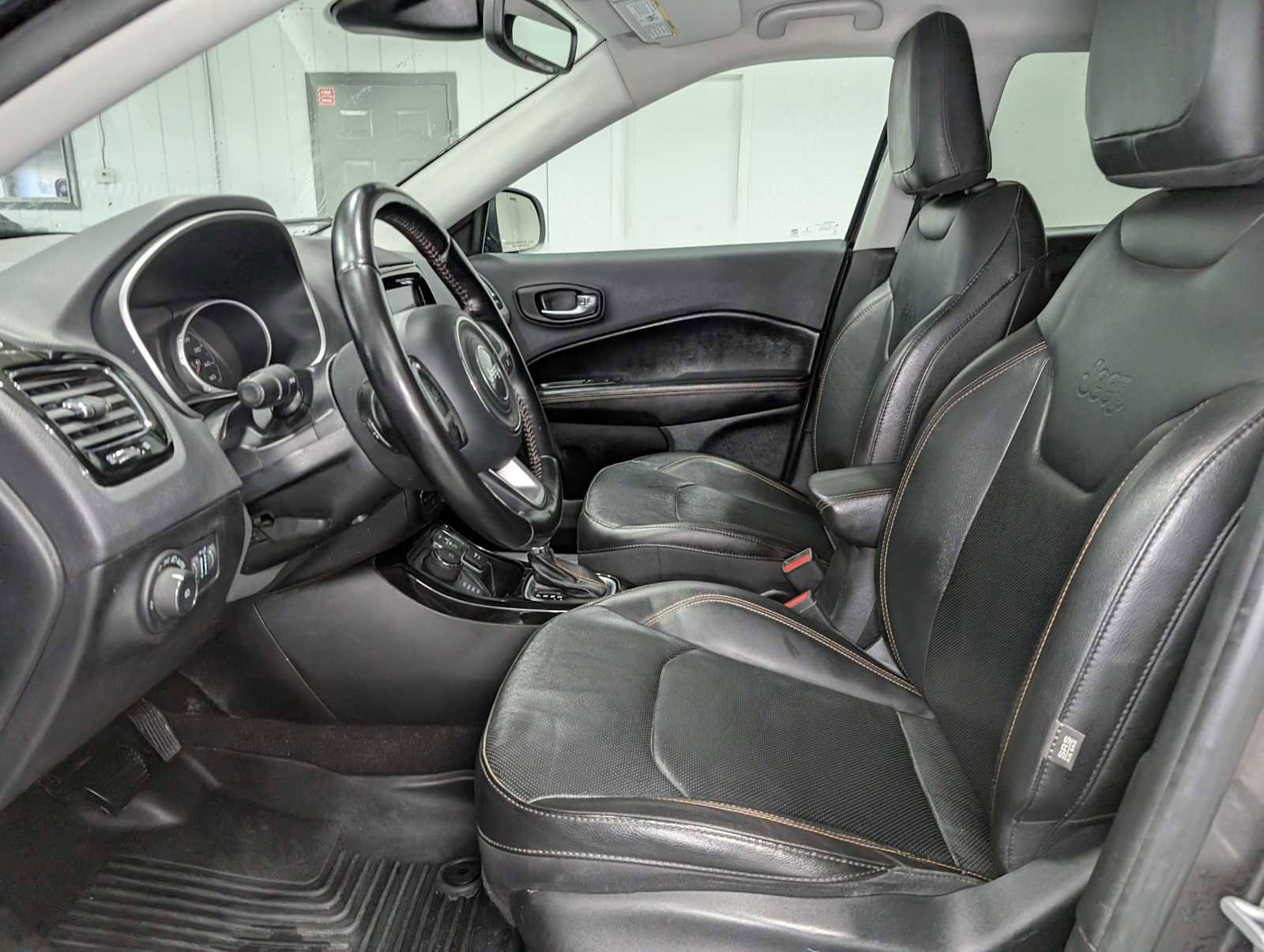 Used 2021 Jeep Compass Limited w/ Elite Exterior Group AWD/4WD image 4