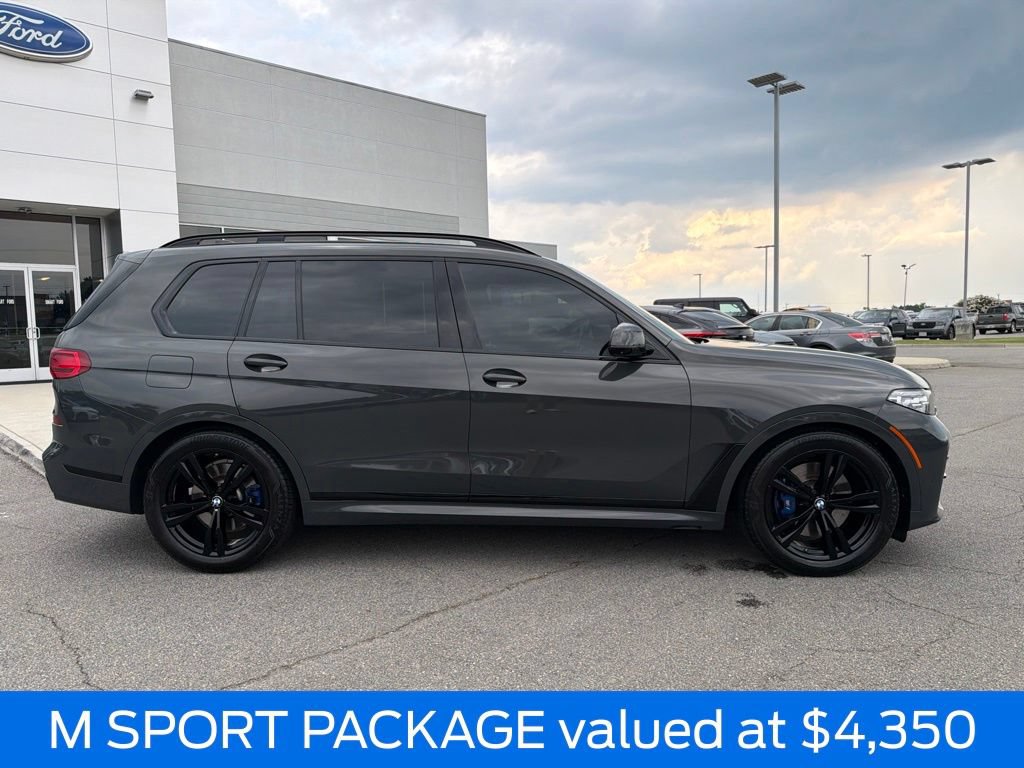 Used 2022 BMW X7 xDrive40i w/ M Sport Package AWD/4WD image 2