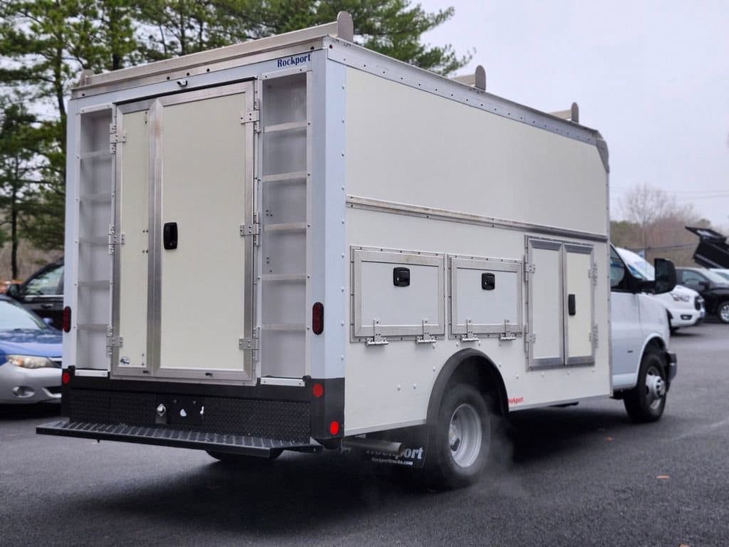 Used 2022 Chevrolet Express 3500 w/ Power Convenience Package RWD image 5
