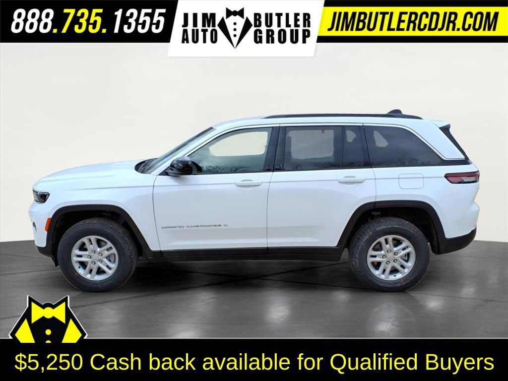New 2025 Jeep Grand Cherokee Laredo image 2