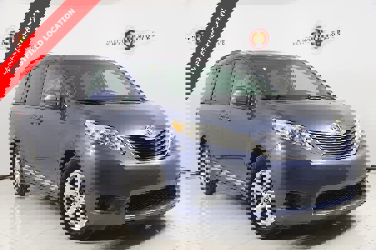 Used 2016 Toyota Sienna LE image 1