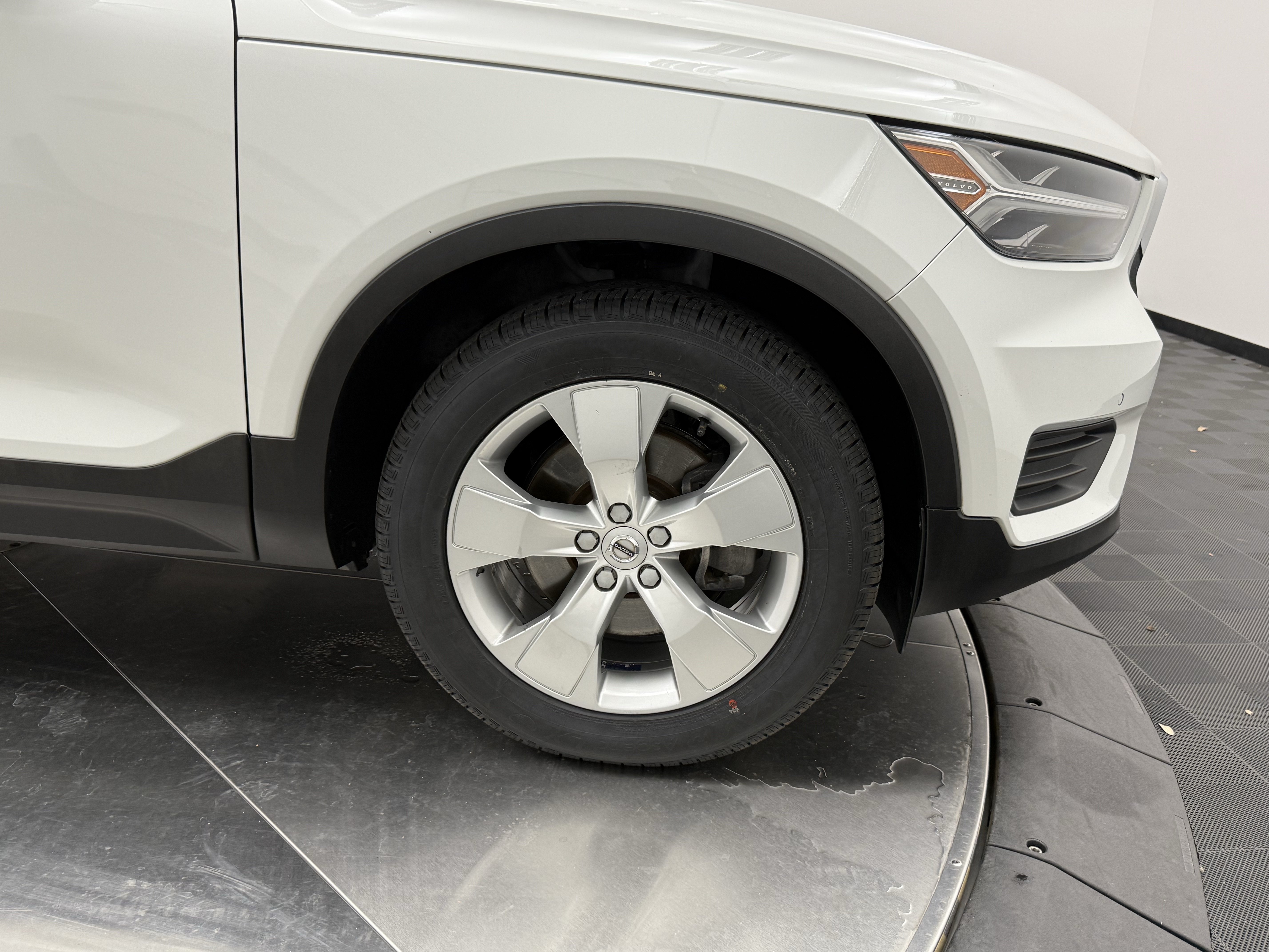 Used 2020 Volvo XC40 T5 Momentum AWD/4WD image 9