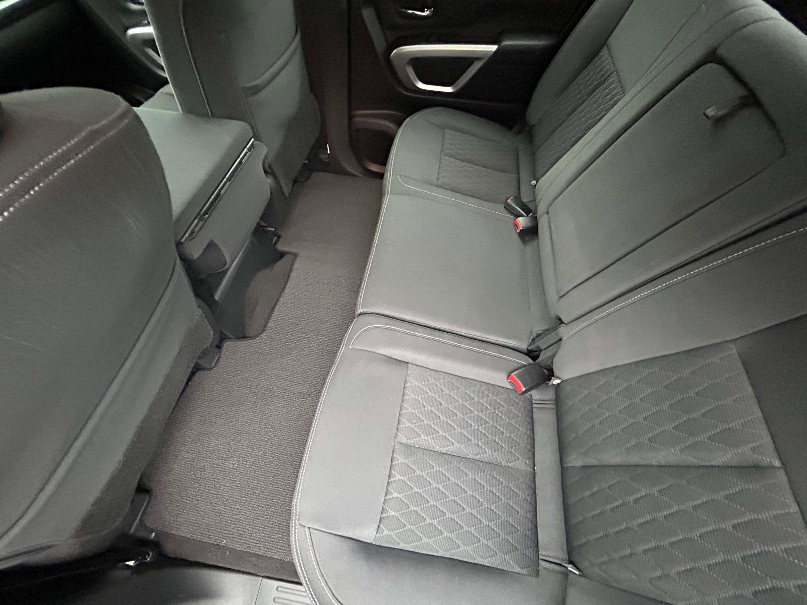 Used 2019 Nissan Titan SV image 10