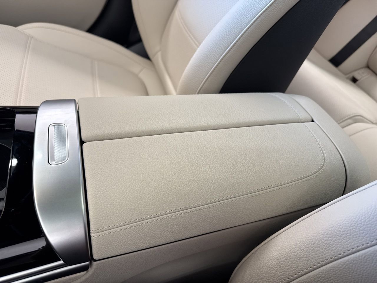 Used 2025 Mercedes-Benz C 300 Sedan image 30