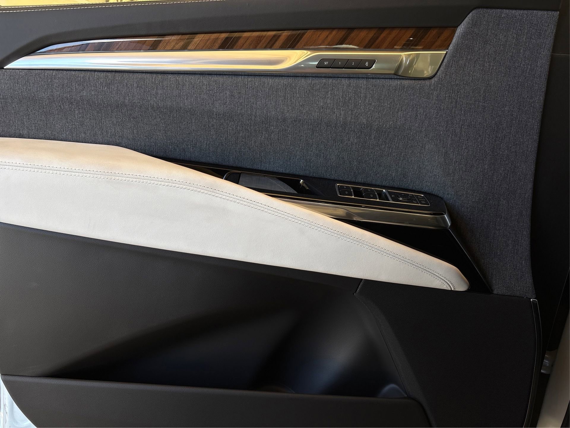 New 2026 Cadillac Escalade ESV Platinum Sport w/ LPO, ONYX Package image 21