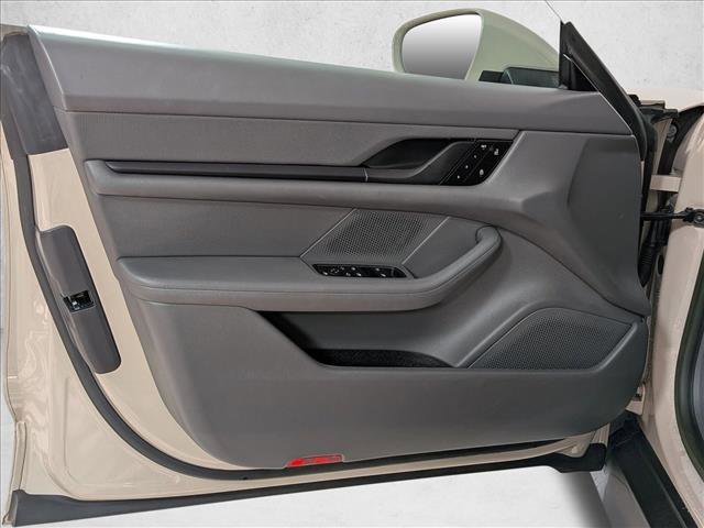 Used 2022 Porsche Taycan image 12