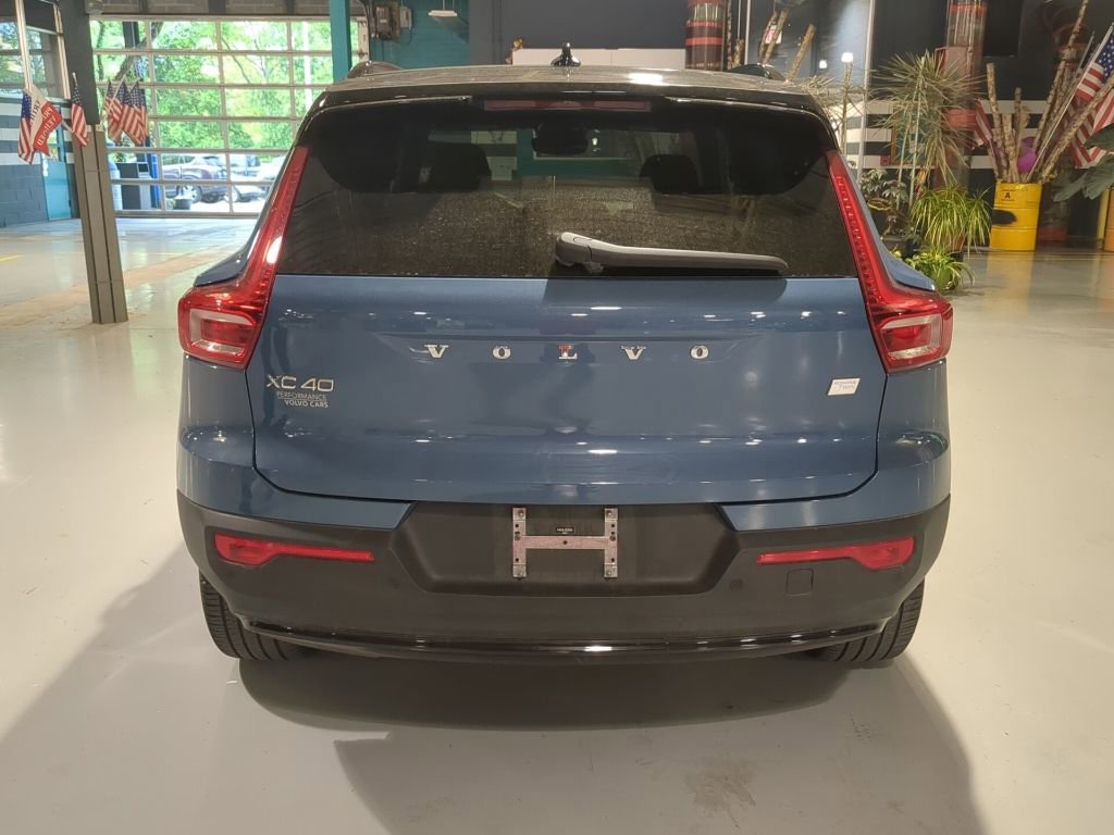 Used 2024 Volvo XC40 Recharge Plus w/ Protection Package Premier AWD/4WD image 7