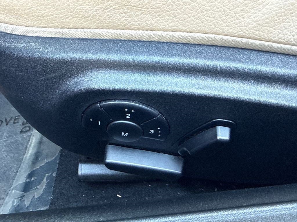 Used 2010 Mercedes-Benz SLK 350 image 22