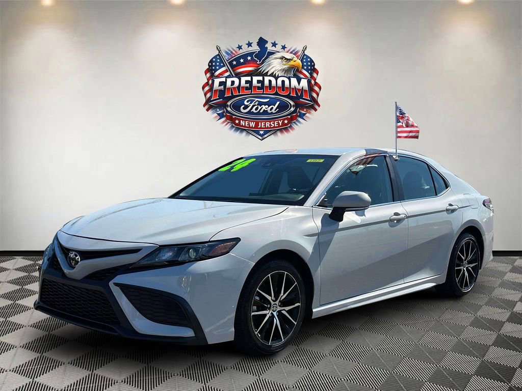 Used 2024 Toyota Camry SE FWD image 2