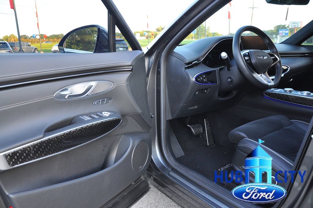 Used 2022 Genesis GV70 3.5T Sport w/ Sport Prestige Package AWD/4WD image 11