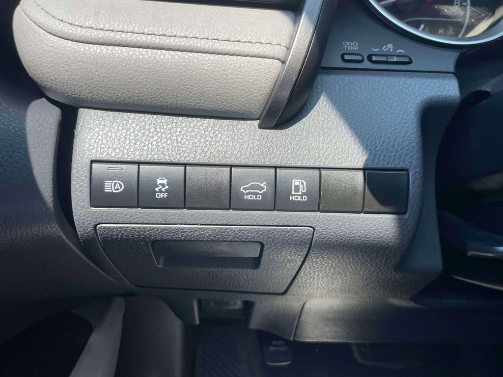 Used 2021 Toyota Camry LE w/ Convenience Package image 21