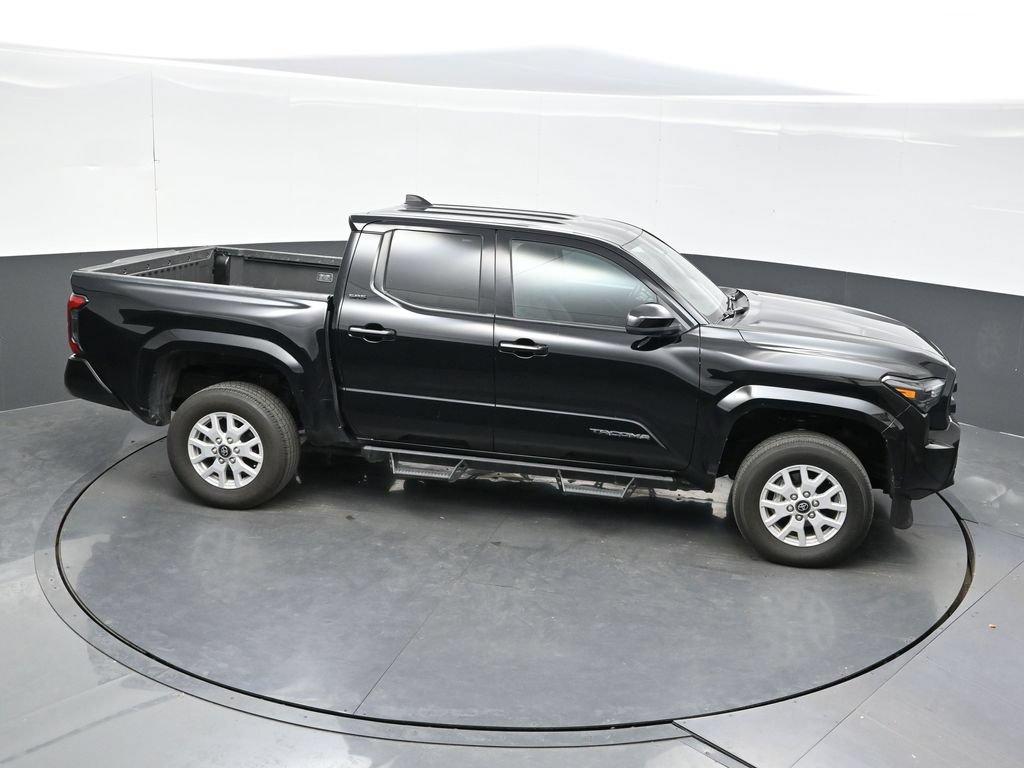 Used 2025 Toyota Tacoma SR5 AWD/4WD image 32