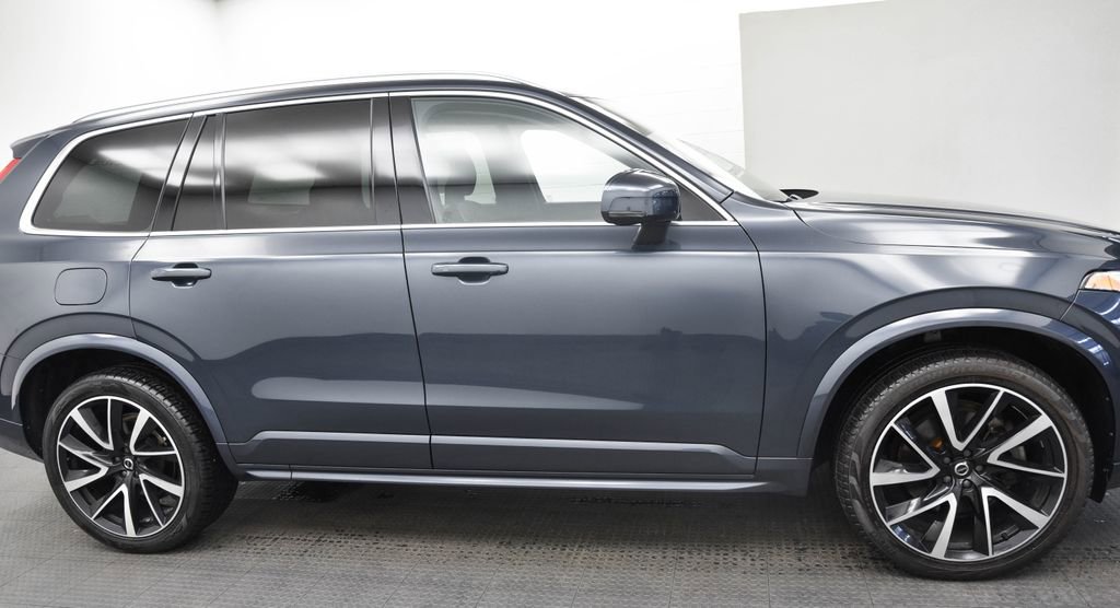 Used 2022 Volvo XC90 T6 Momentum w/ Advanced Package image 1
