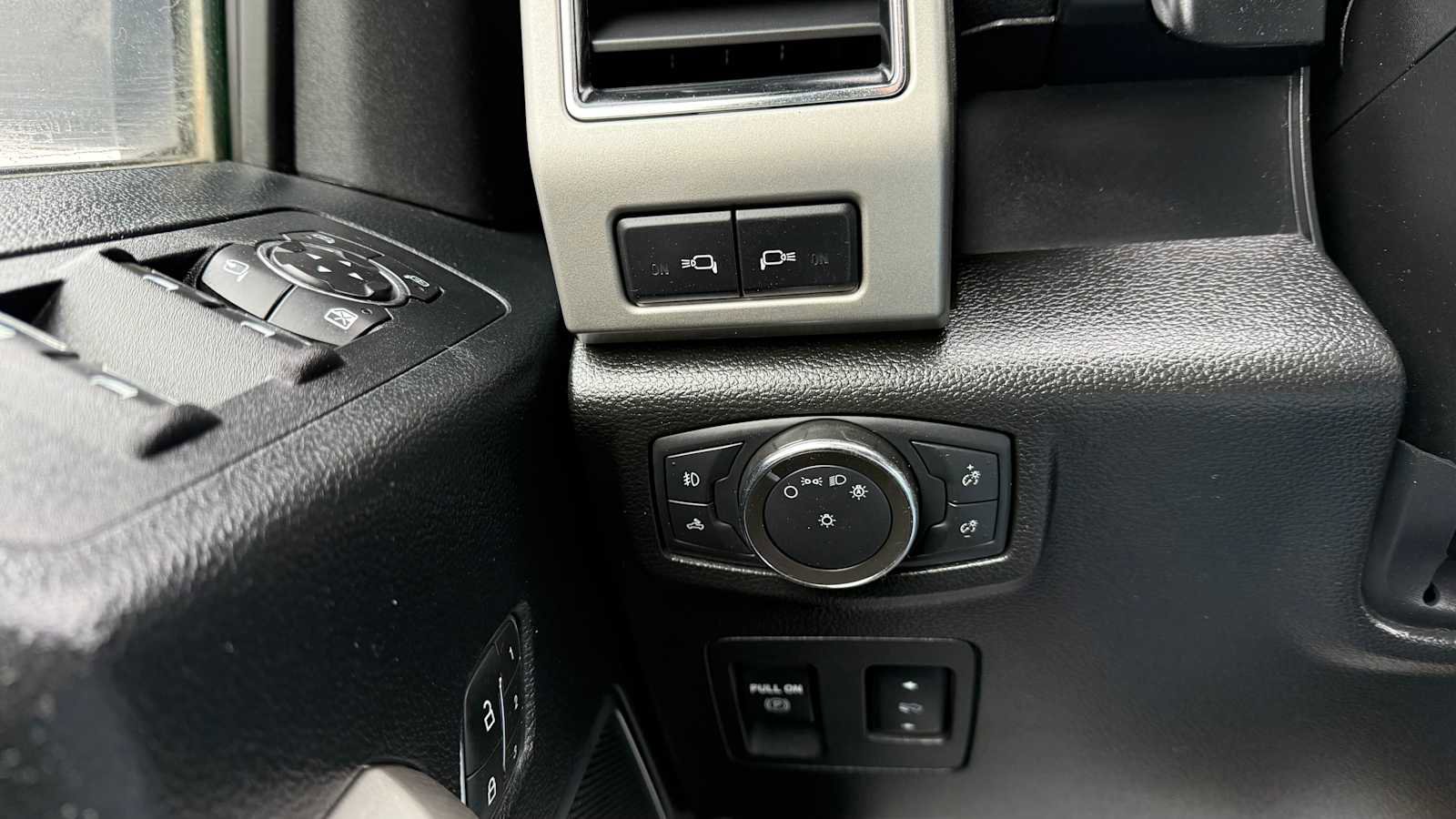 Used 2020 Ford F150 Lariat w/ Equipment Group 502A Luxury AWD/4WD image 14