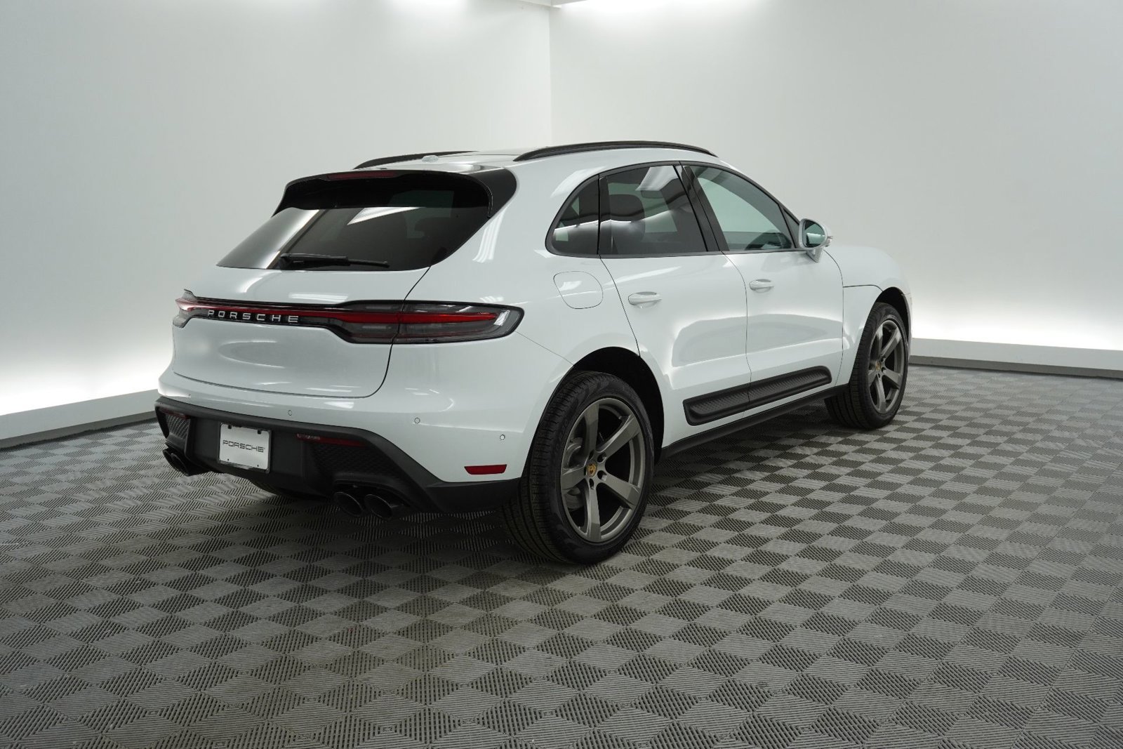 Certified 2025 Porsche Macan AWD/4WD image 7