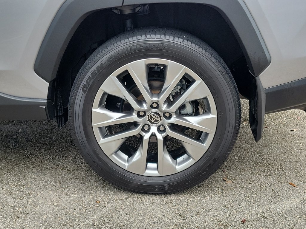 Used 2024 Toyota RAV4 XLE Premium FWD image 5