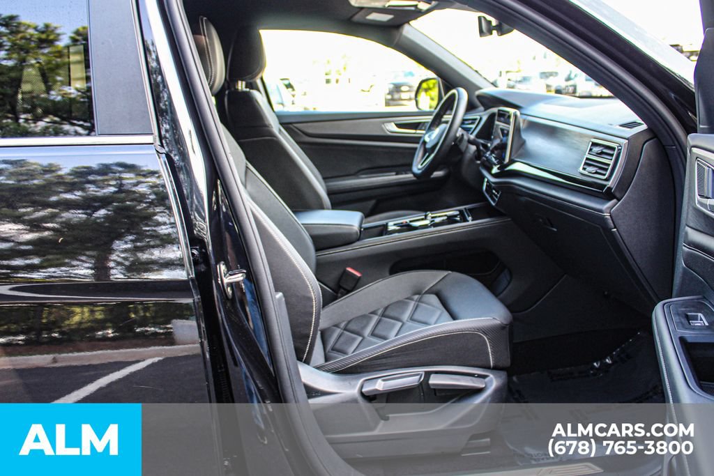 Used 2025 Volkswagen Atlas Cross Sport SE AWD/4WD image 17