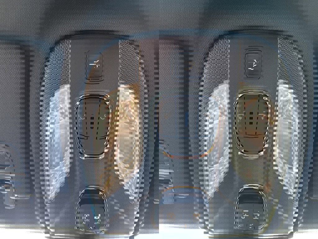 New 2025 Jeep Compass Latitude w/ Sun & Sound Group image 31