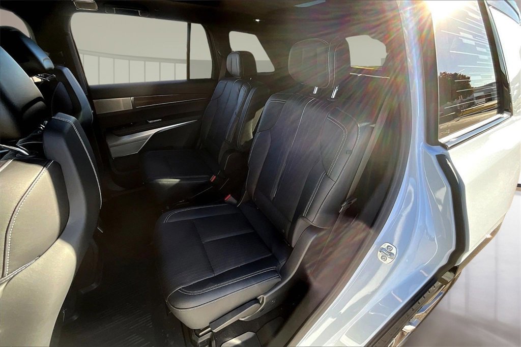 New 2026 Cadillac Vistiq Sport image 9