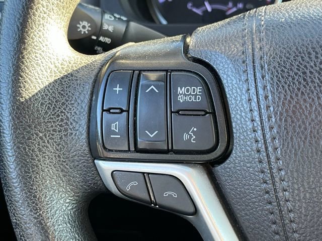 Used 2019 Toyota Highlander LE AWD/4WD image 18