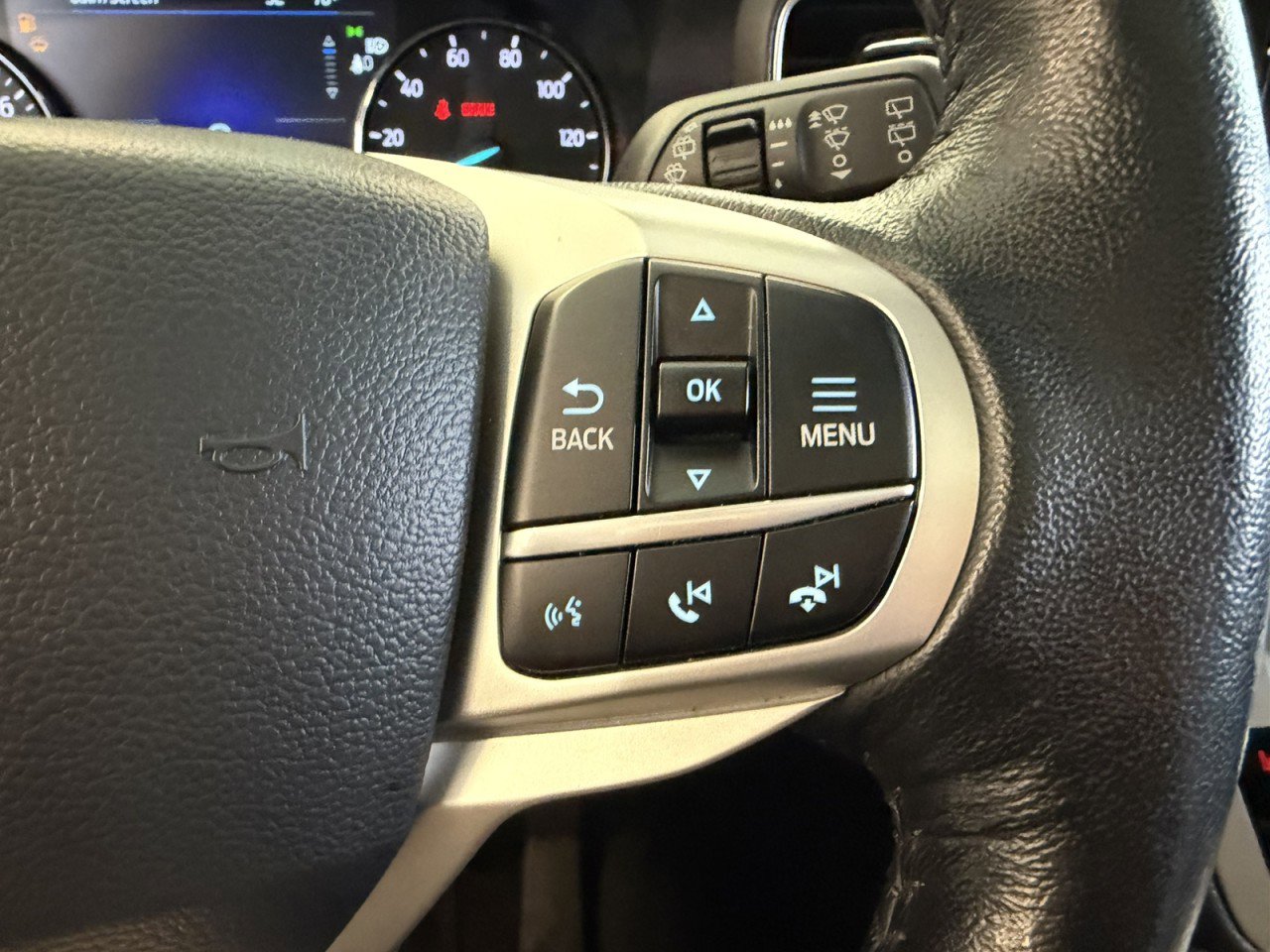 Used 2022 Ford Explorer XLT w/ Equipment Group 202A AWD/4WD image 10