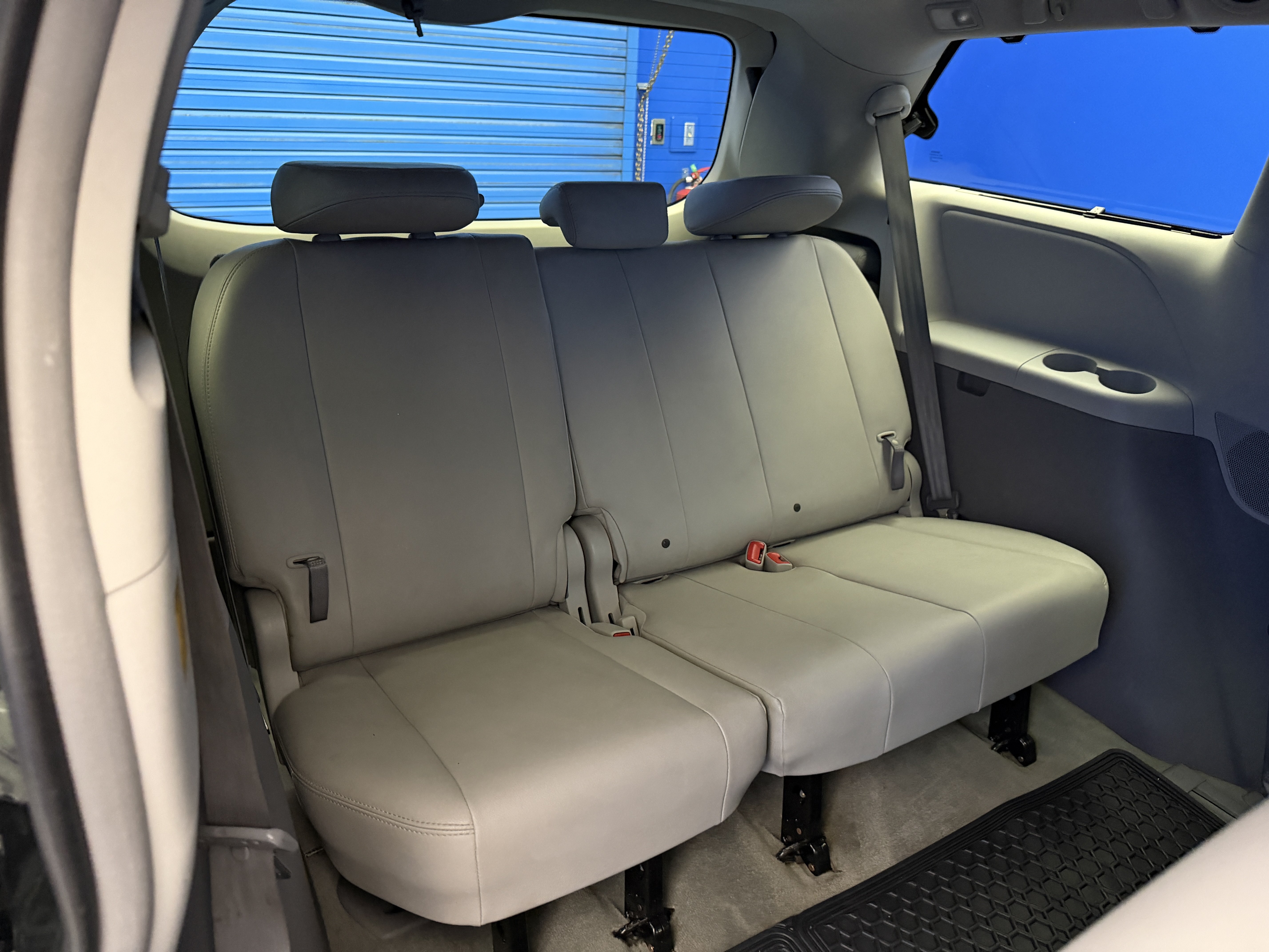 Used 2011 Toyota Sienna XLE FWD image 29