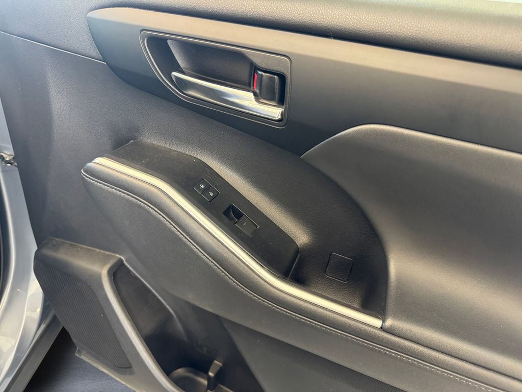 Used 2022 Toyota Highlander XLE image 15