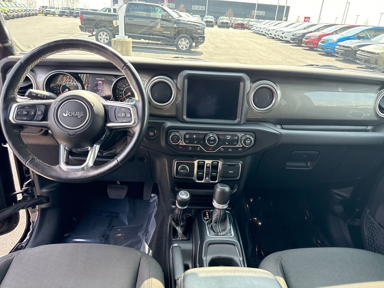 Used 2023 Jeep Wrangler Sahara w/ LED Lighting Group AWD/4WD image 12