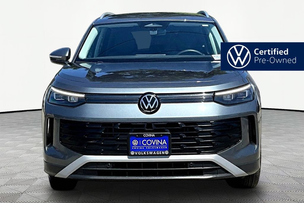Used 2025 Volkswagen Tiguan SE FWD image 2