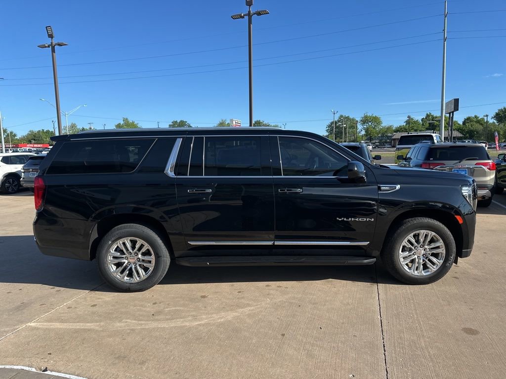 Used 2022 GMC Yukon XL SLT AWD/4WD image 4