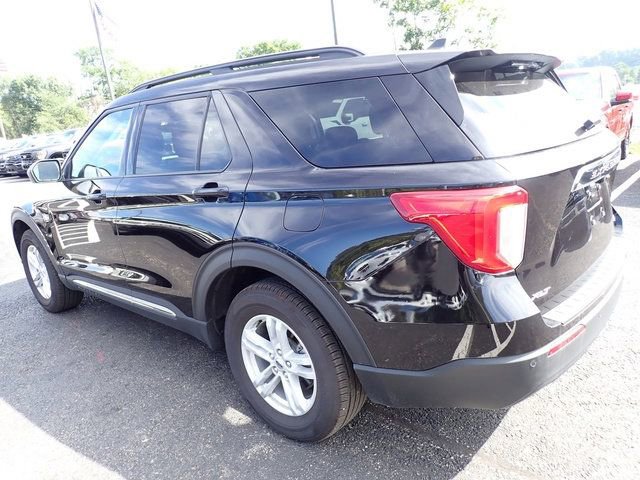Used 2023 Ford Explorer XLT AWD/4WD image 6