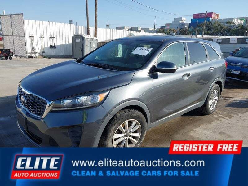 Used 2020 Kia Sorento LX image 11