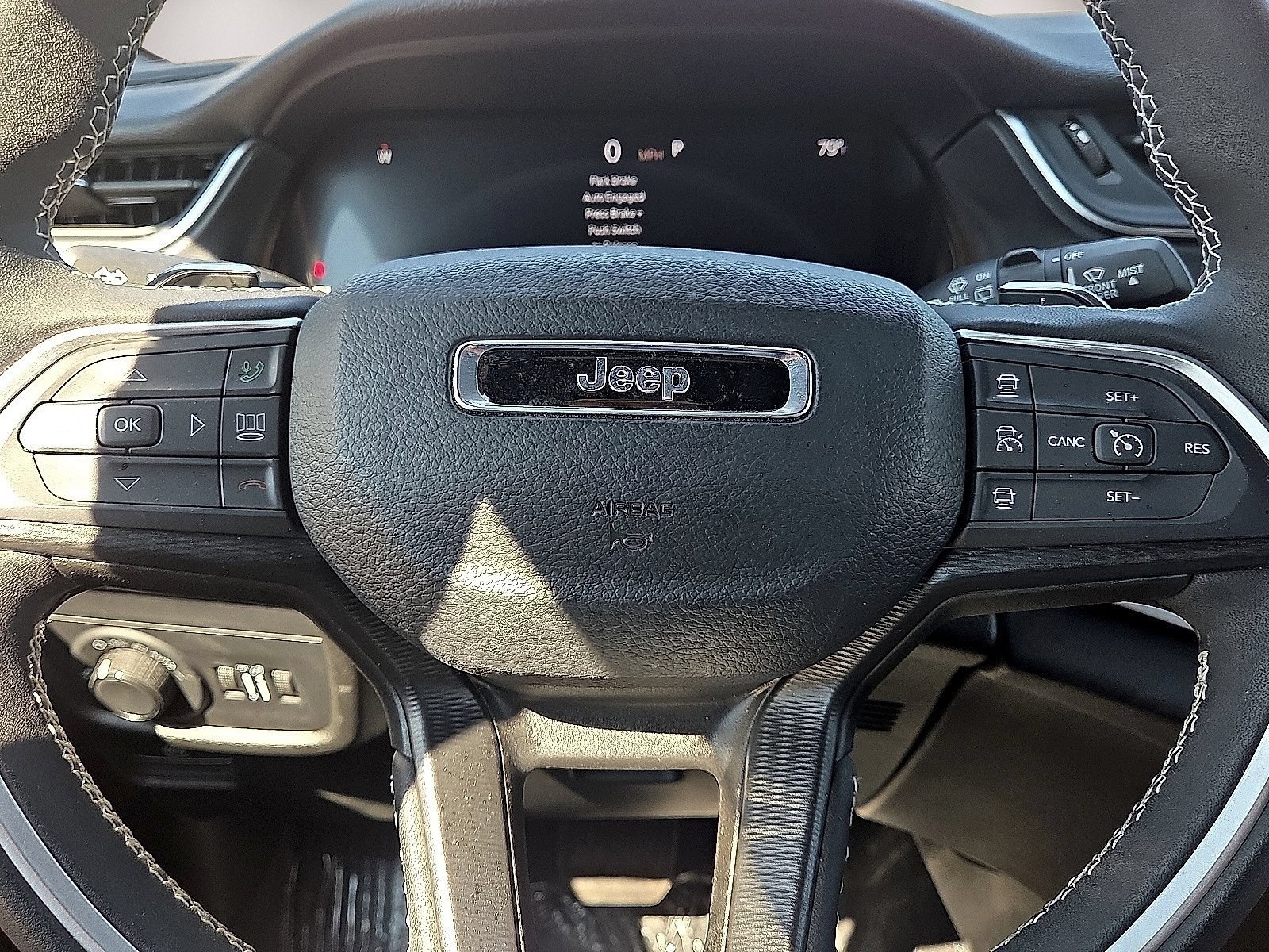 Used 2025 Jeep Grand Cherokee Altitude AWD/4WD image 30