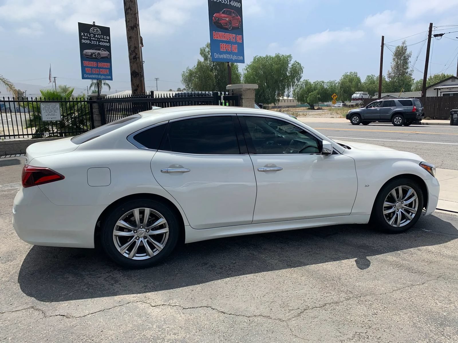 Used 2019 INFINITI Q70 Luxe w/ Proactive Package RWD image 3