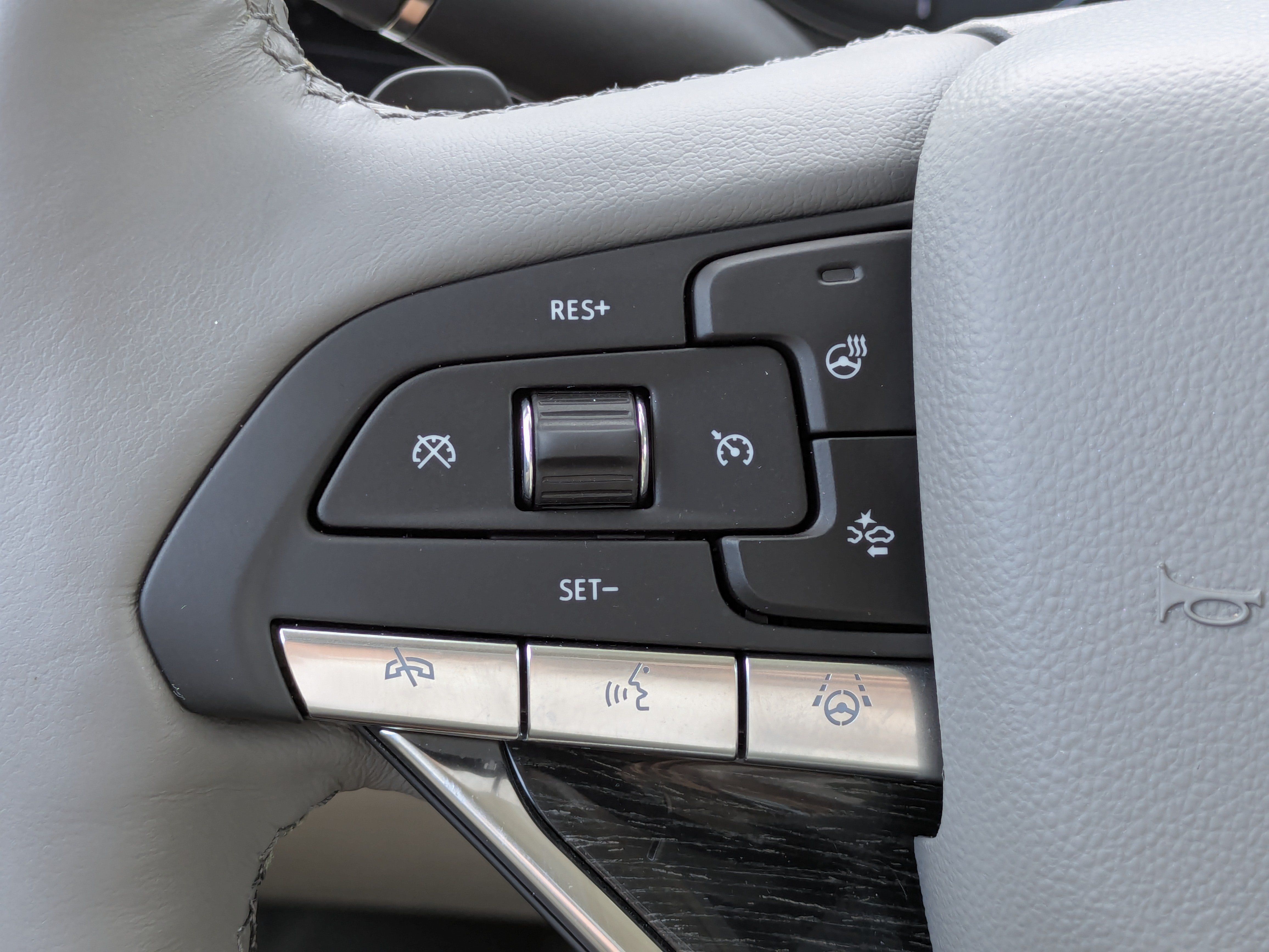 Certified 2025 Cadillac XT6 Premium Luxury w/ Technology Package AWD/4WD image 24