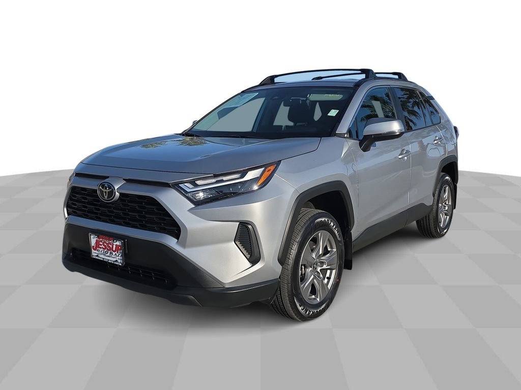 Used 2024 Toyota RAV4 XLE AWD/4WD image 4