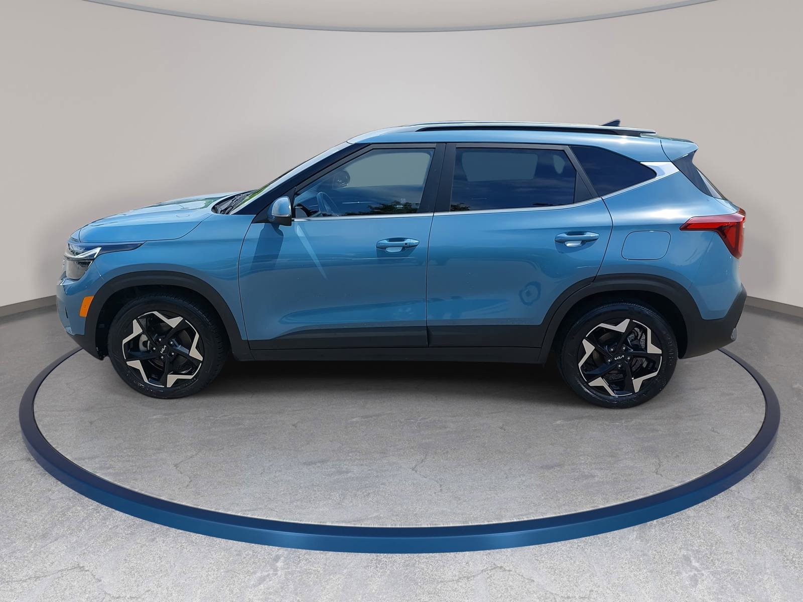 Used 2024 Kia Seltos EX FWD image 8
