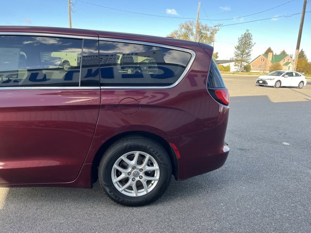 Used 2018 Chrysler Pacifica LX image 13