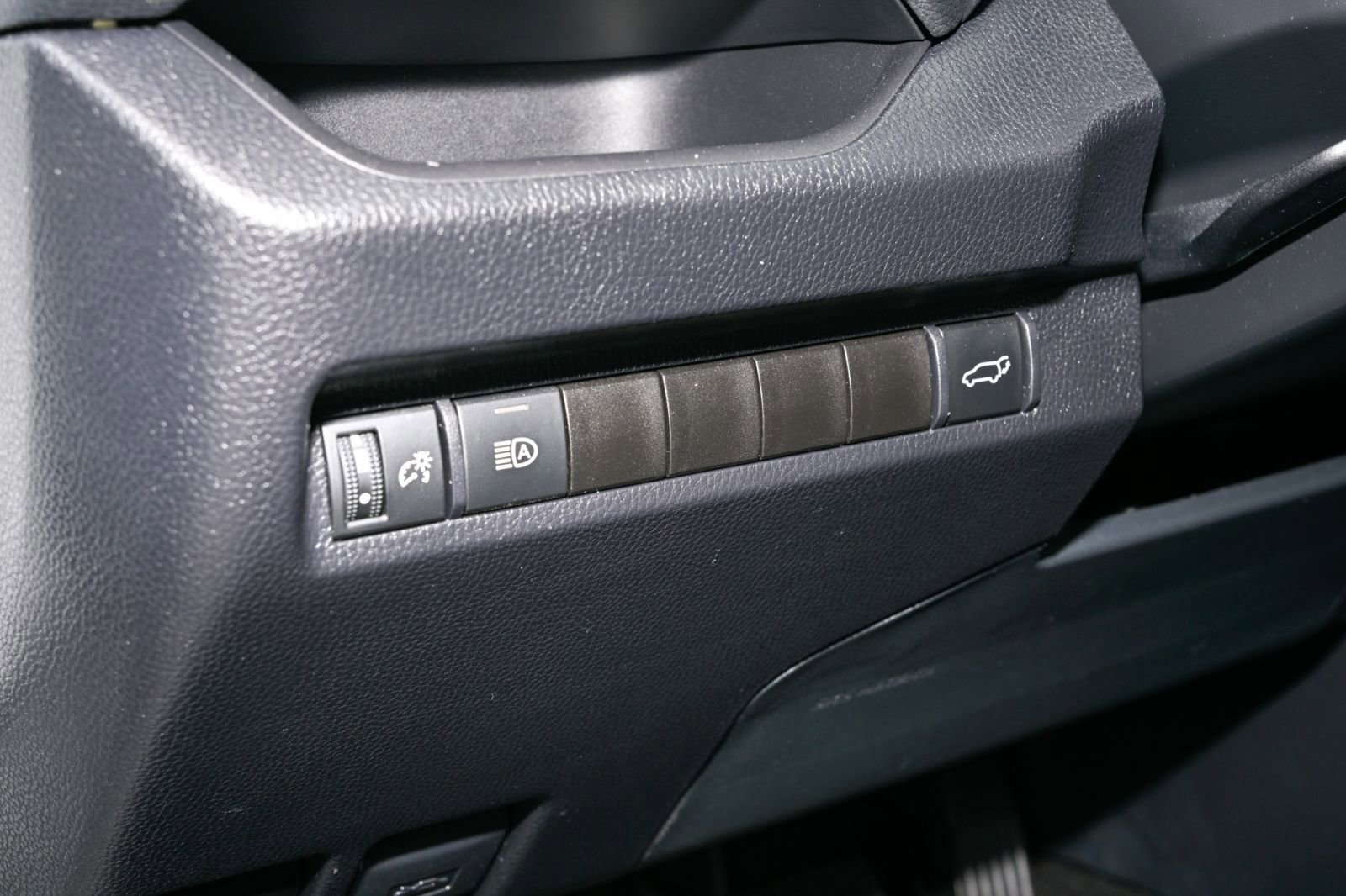 Used 2024 Toyota RAV4 XLE w/ Convenience Package image 25