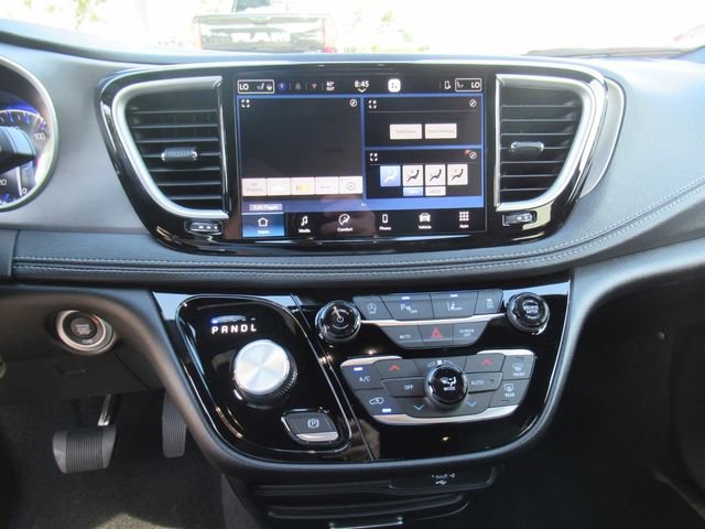 New 2027 Chrysler Pacifica Select FWD image 23